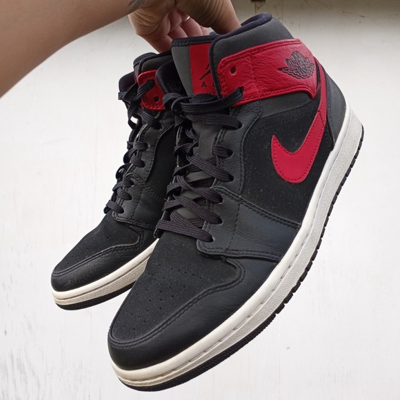 jordan retro 1 mid gym red